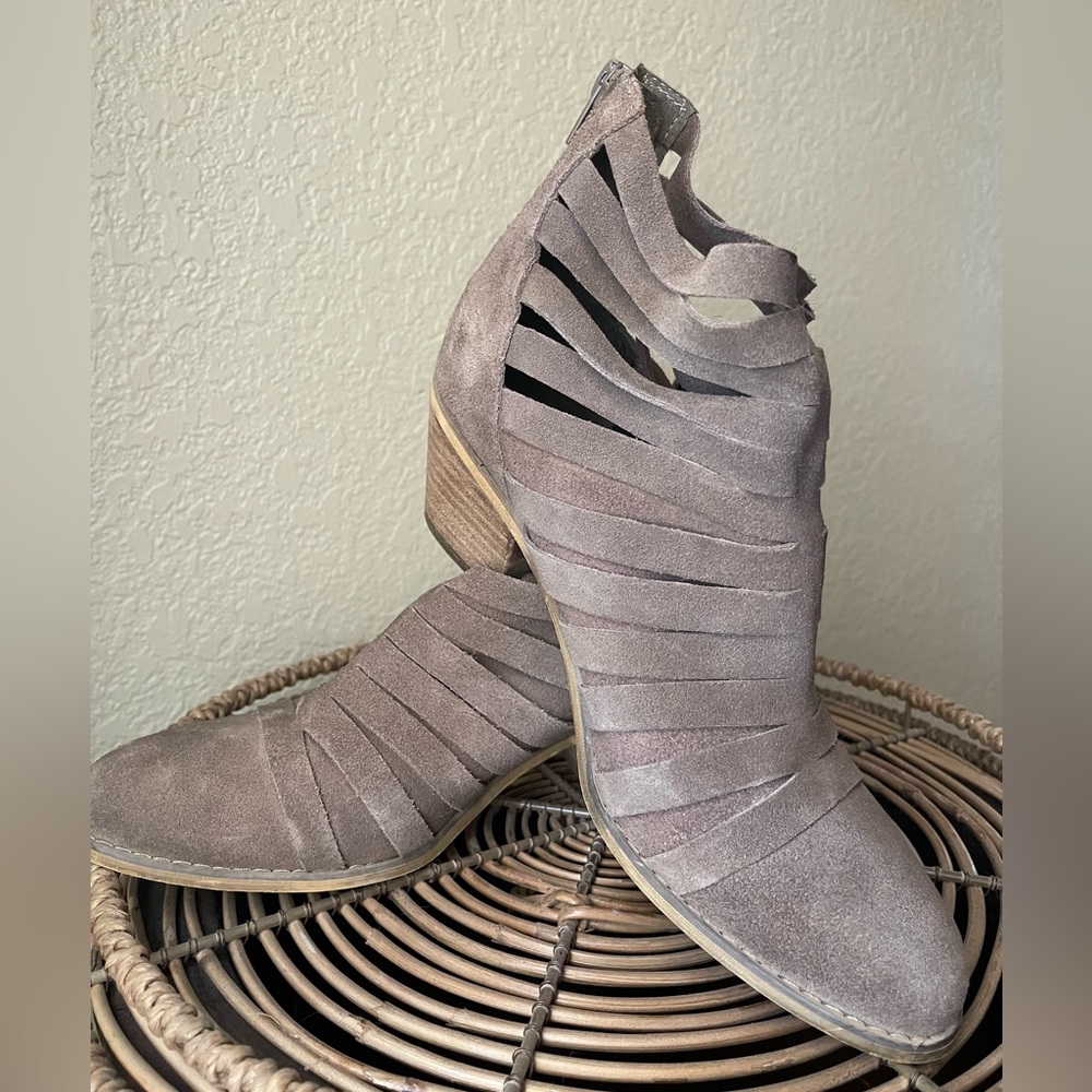 Carlos Santana suede BRYNA Bootie | 10m